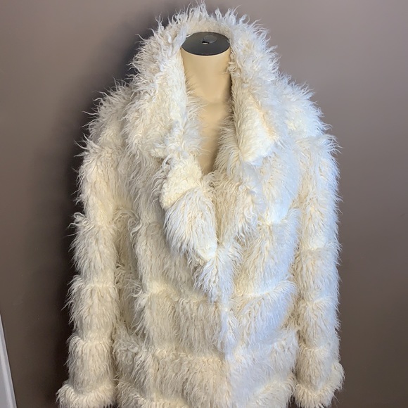 BNWT Glamorous Fur Coat - Picture 2 of 4